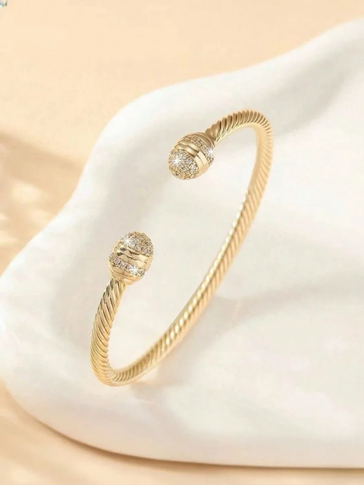 1 piece adjustable Middle Eastern style bracelet studded with cubic zirconia stones,