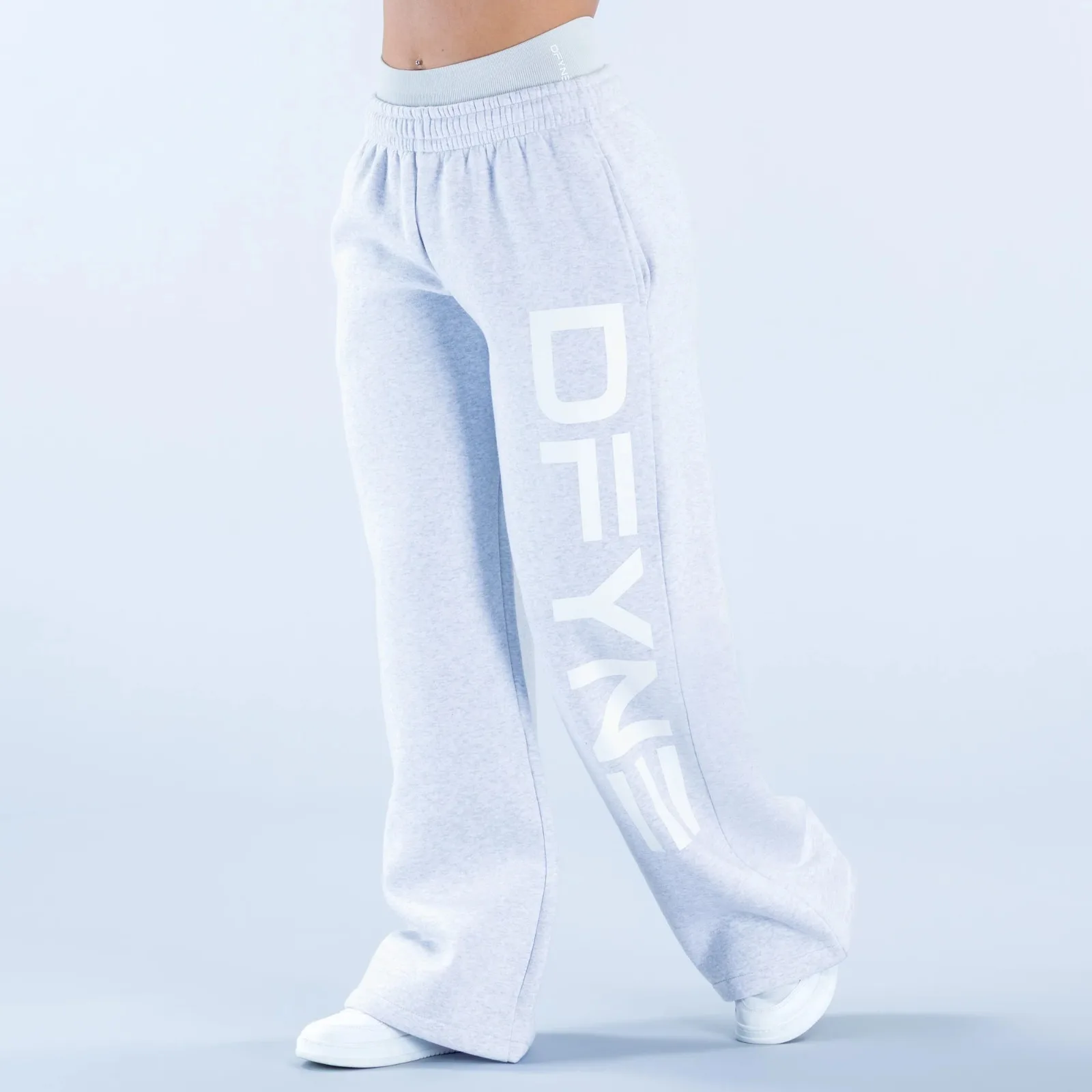 Size: M-Signature Wide Leg Jogger